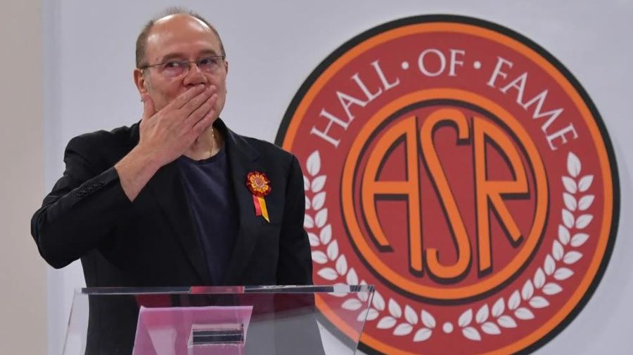 La vita da Carlo e anche da romanista di Verdone