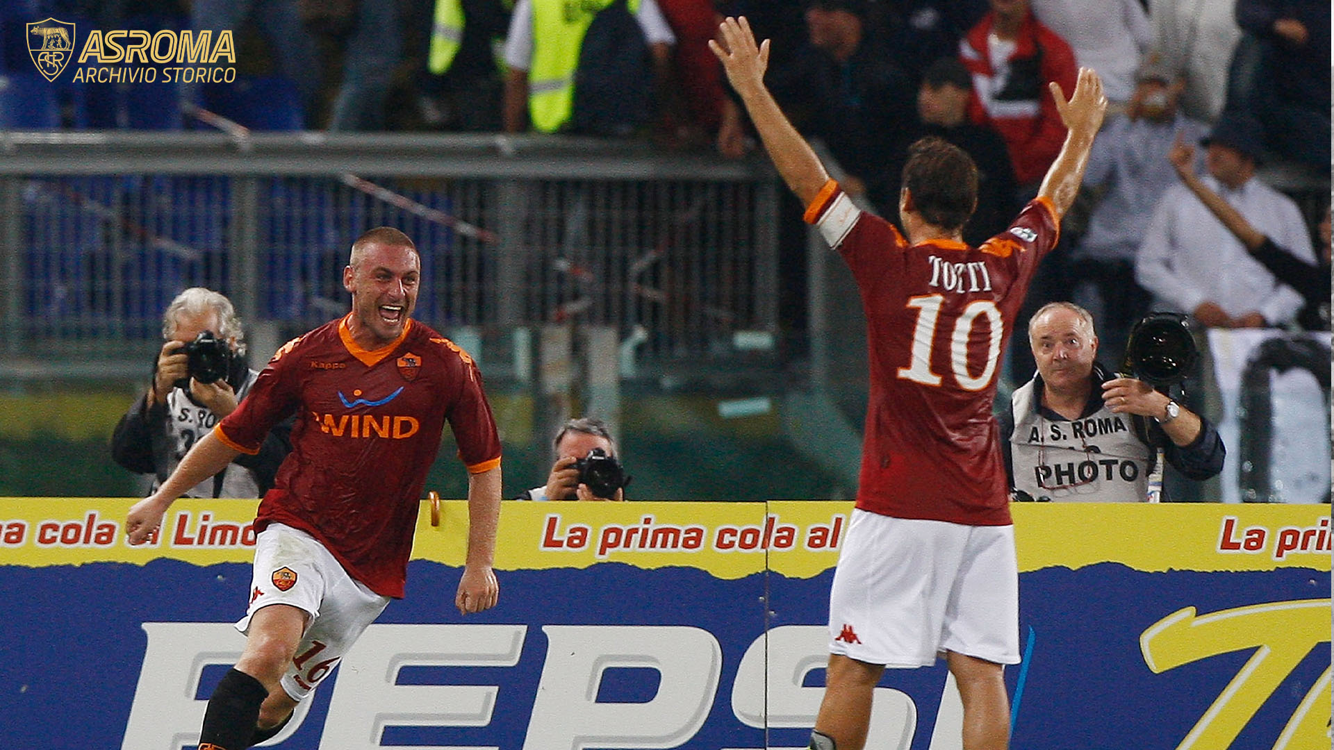 La gioia di Daniele De Rossi dopo la rete del momentaneo 3-0