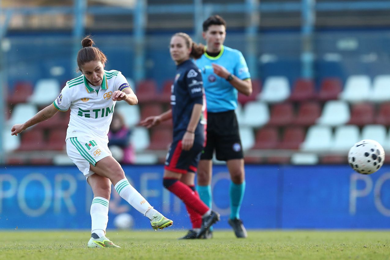 LUMEZZANE, ITALY - DECEMBER 21: Manuela Giugliano of AS Roma scores her goal during the Coppa Italia Women match between FC Lumezzane Women and AS Roma Women at Stadio Tullio Saleri on December 21, 2025 in Lumezzane, Italy. (Photo by AS Roma/AS Roma via Getty Images)